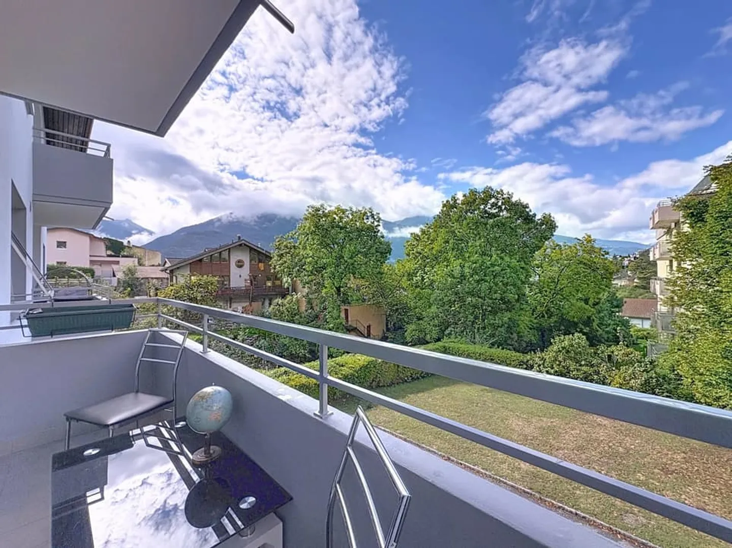 Spacieux 4.5 pièces entièrement rénové sans vis-à-vis - Photo 3 sur 5