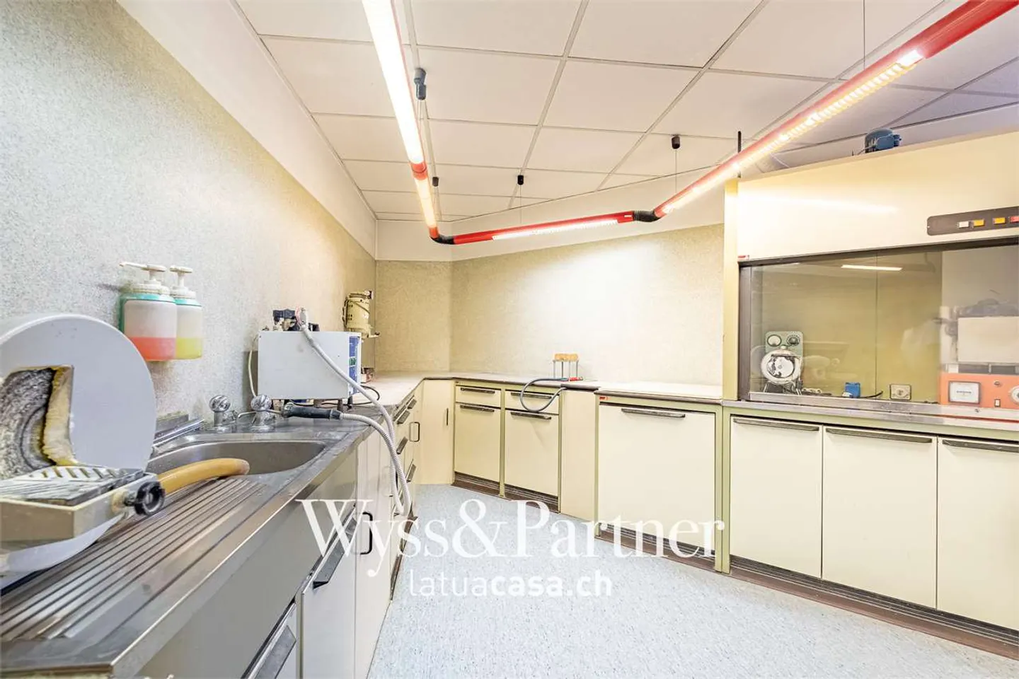 Locarno - praktisches und geräumiges Büro - Foto 2 von 9