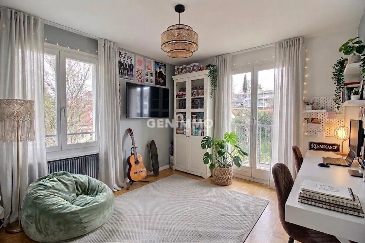 Bright Apartment with Lake View - Photo 5 of 7