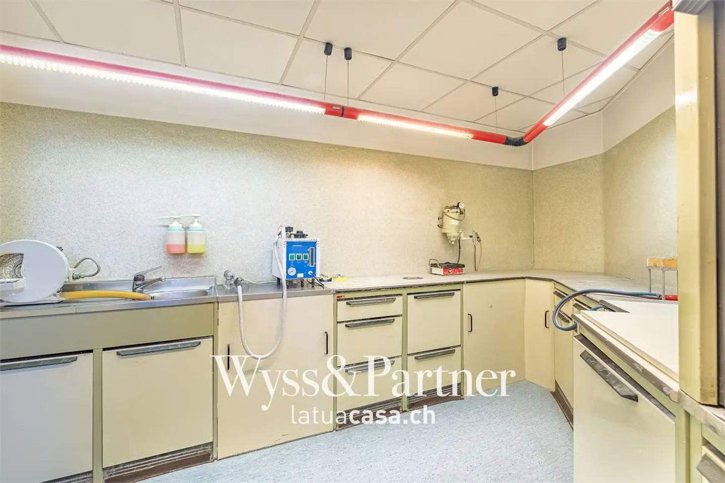 Locarno - praktisches und geräumiges Büro - Foto 3 von 9