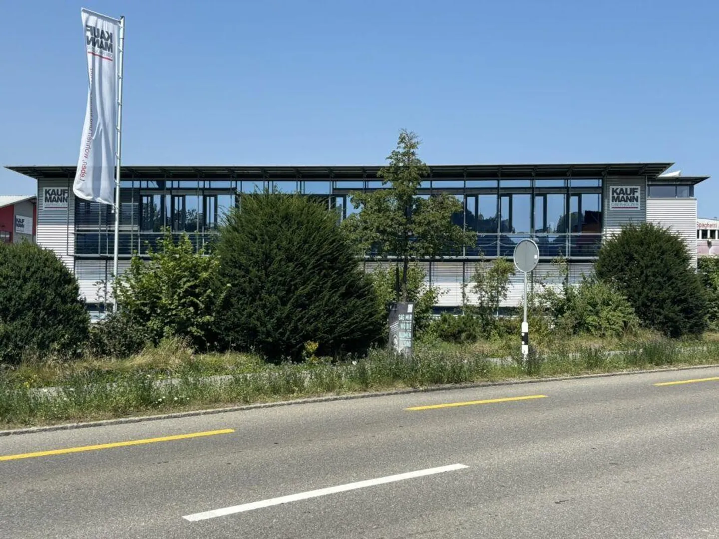 Magazzino, Logistica, Produzione & Spazi Ufficio - Foto 1 di 13