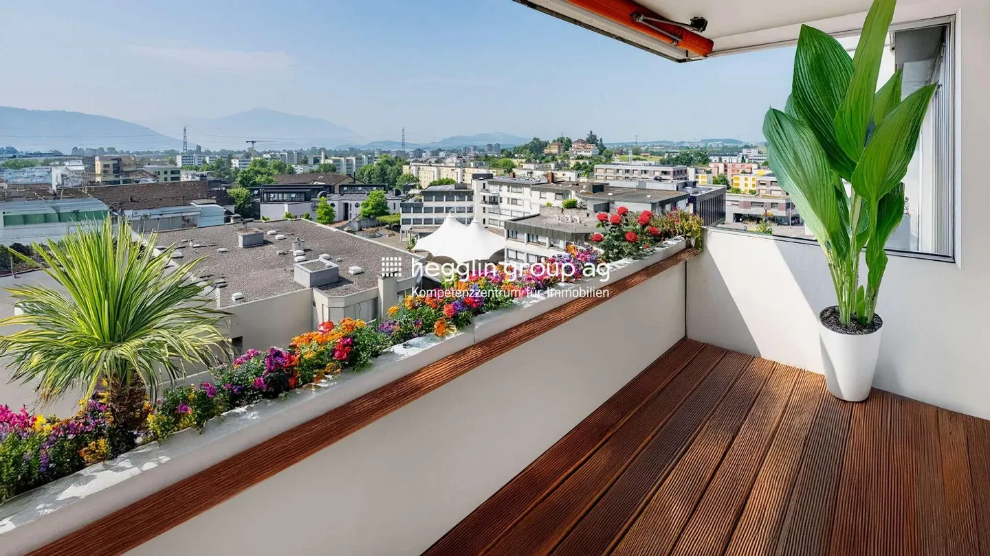 Penthouse with amazing view and potential - Photo 2 of 13