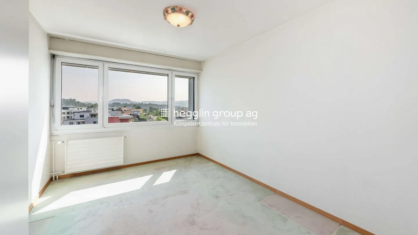 Penthouse with amazing view and potential - Photo 8 of 13