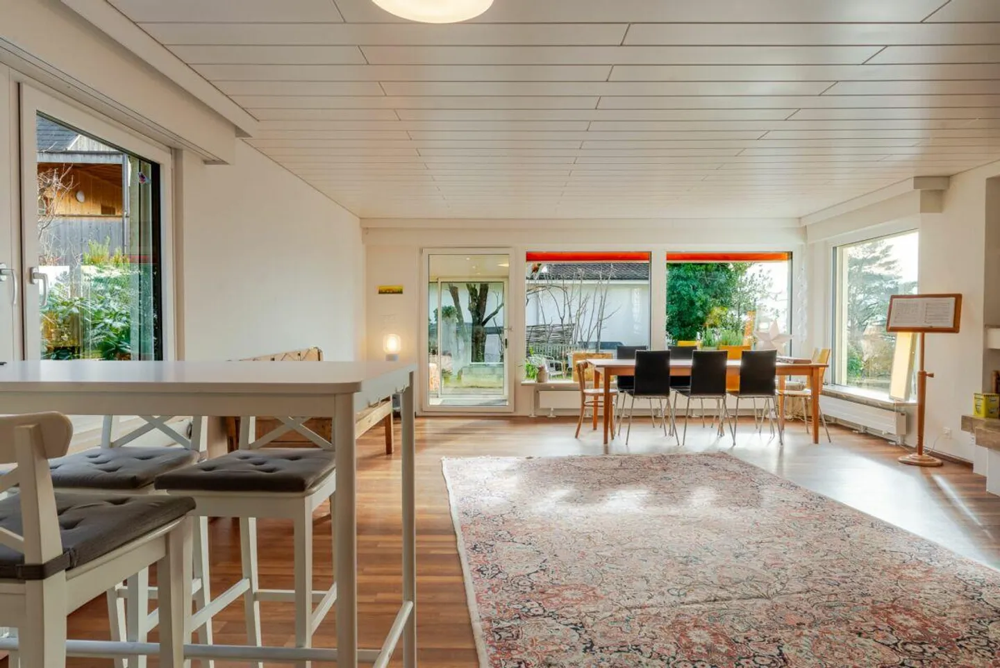 Maison individuelle de 6,5 pièces avec garage double dans un emplacement privilégié - Photo 2 sur 12