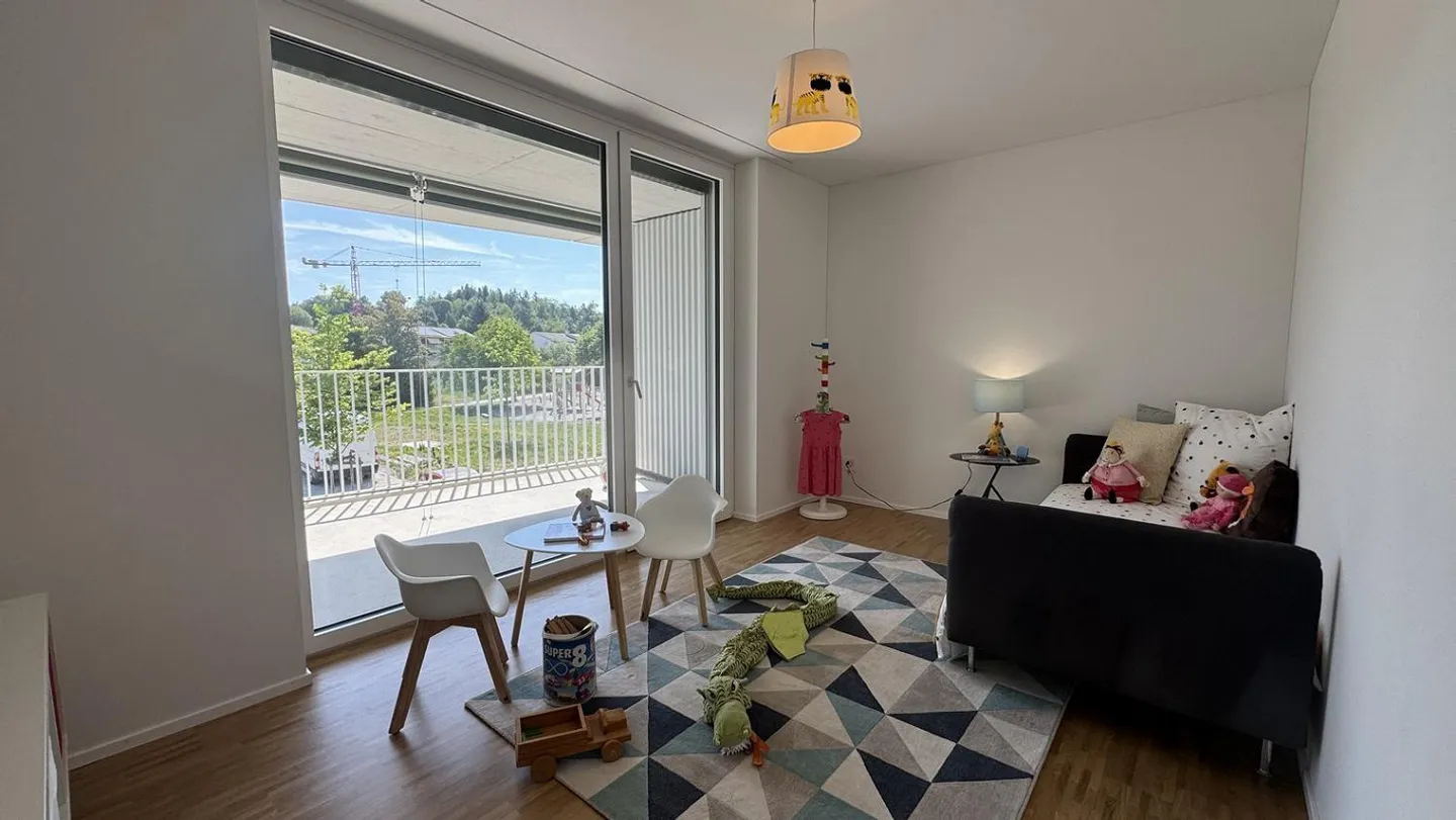 Appartamento moderno con loggia - Foto 3 di 5