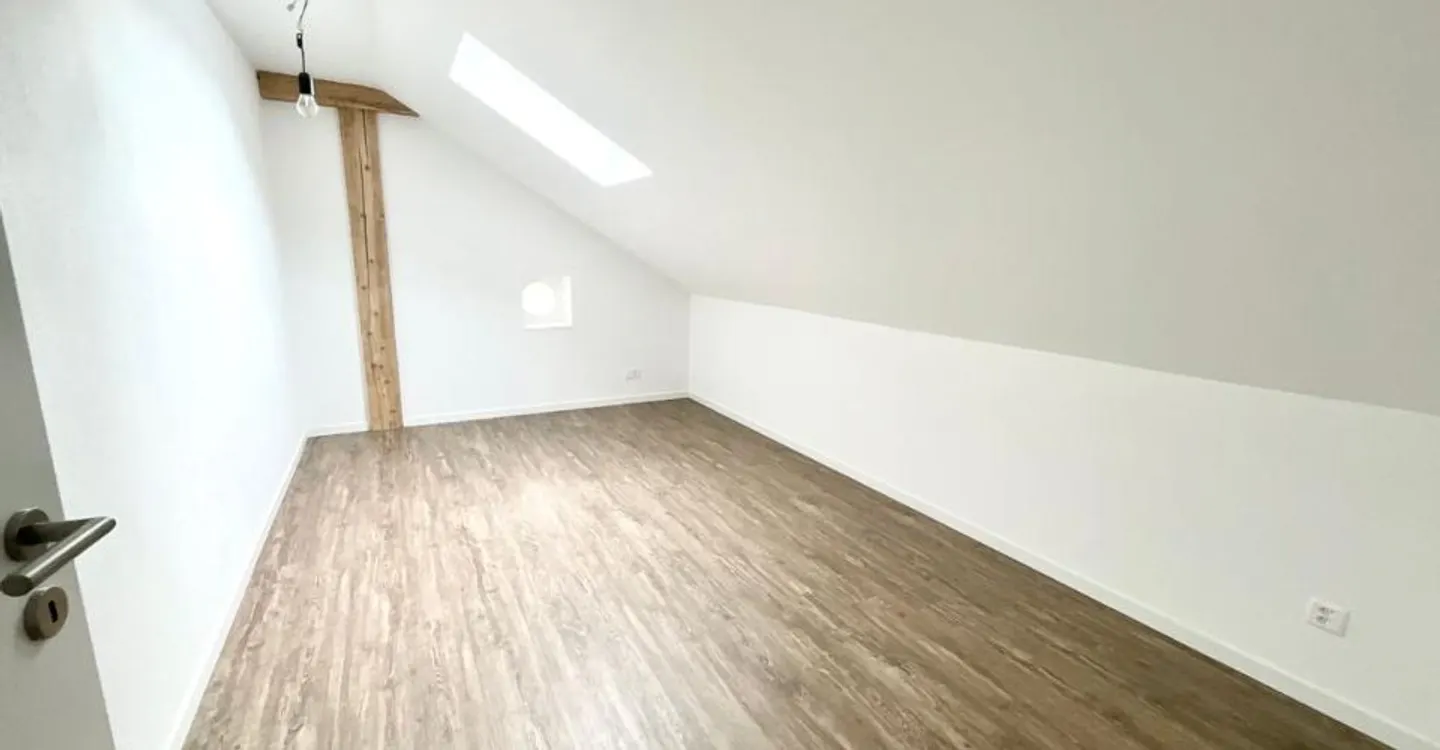 Il fascino delle travi a vista - Spazioso appartamento di 3 stanze - Foto 7 di 8