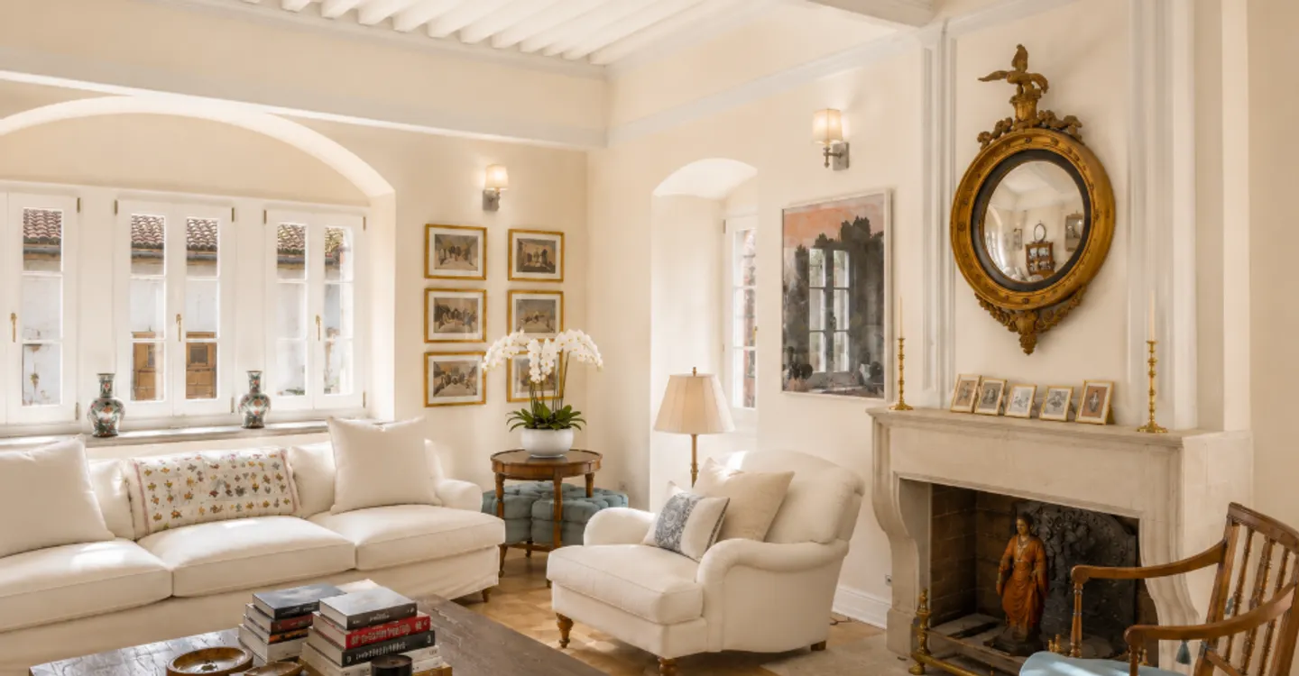 A beautiful renovated historic property in the heart of the village, just moments from Nyon - Photo 3 of 16