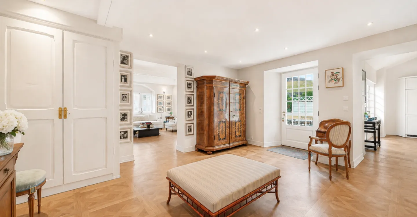 A beautiful renovated historic property in the heart of the village, just moments from Nyon - Photo 4 of 16