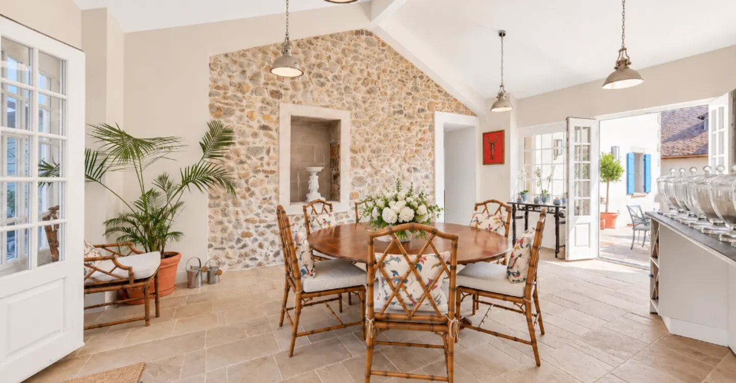 A beautiful renovated historic property in the heart of the village, just moments from Nyon - Photo 7 of 16