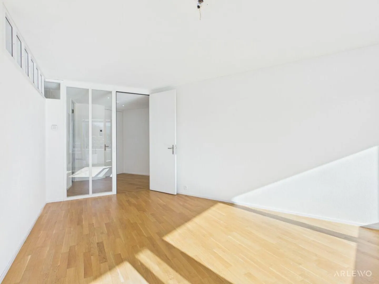 Vivere in alto: 12° piano con panorama sul lago e sulle montagne - Foto 5 di 13