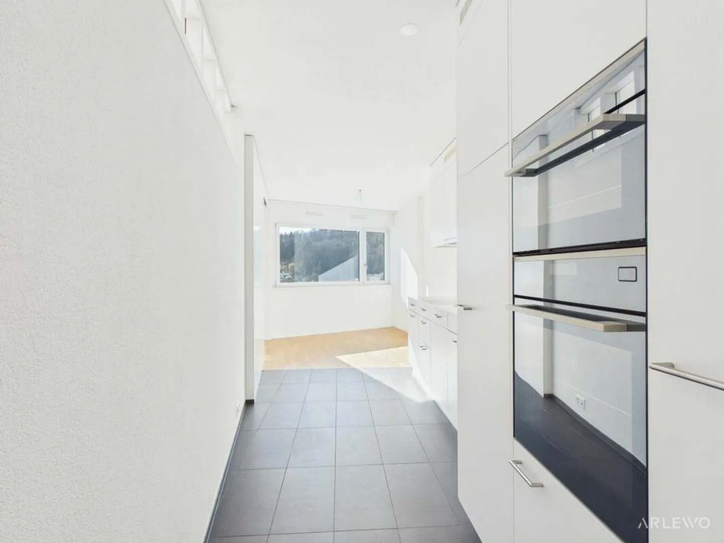 Vivere in alto: 12° piano con panorama sul lago e sulle montagne - Foto 6 di 13