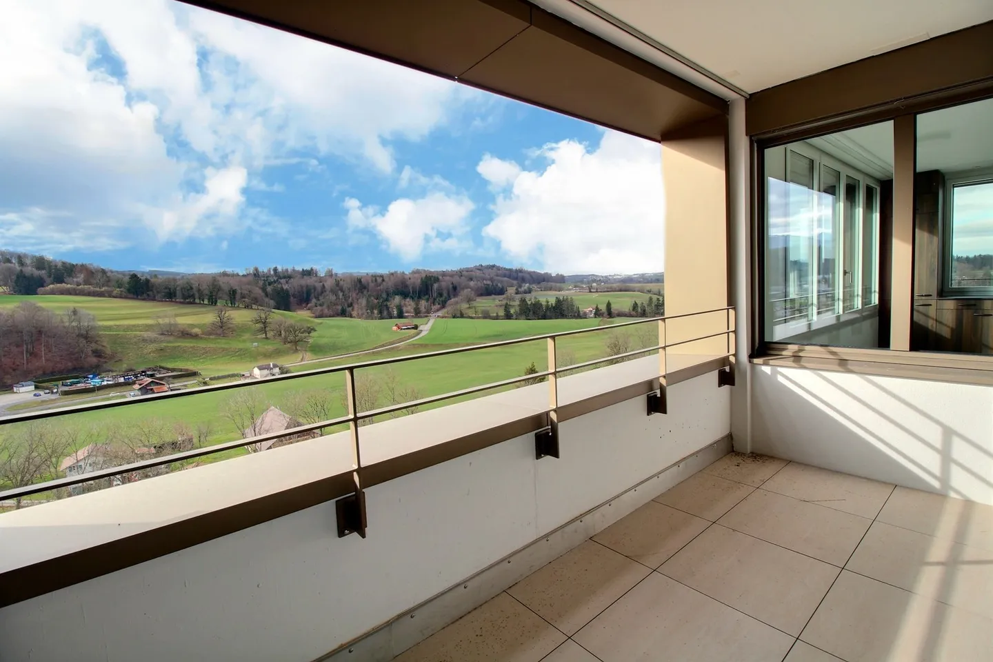Magnificent 5.5-room apartment with breathtaking views! - Photo 2 of 9