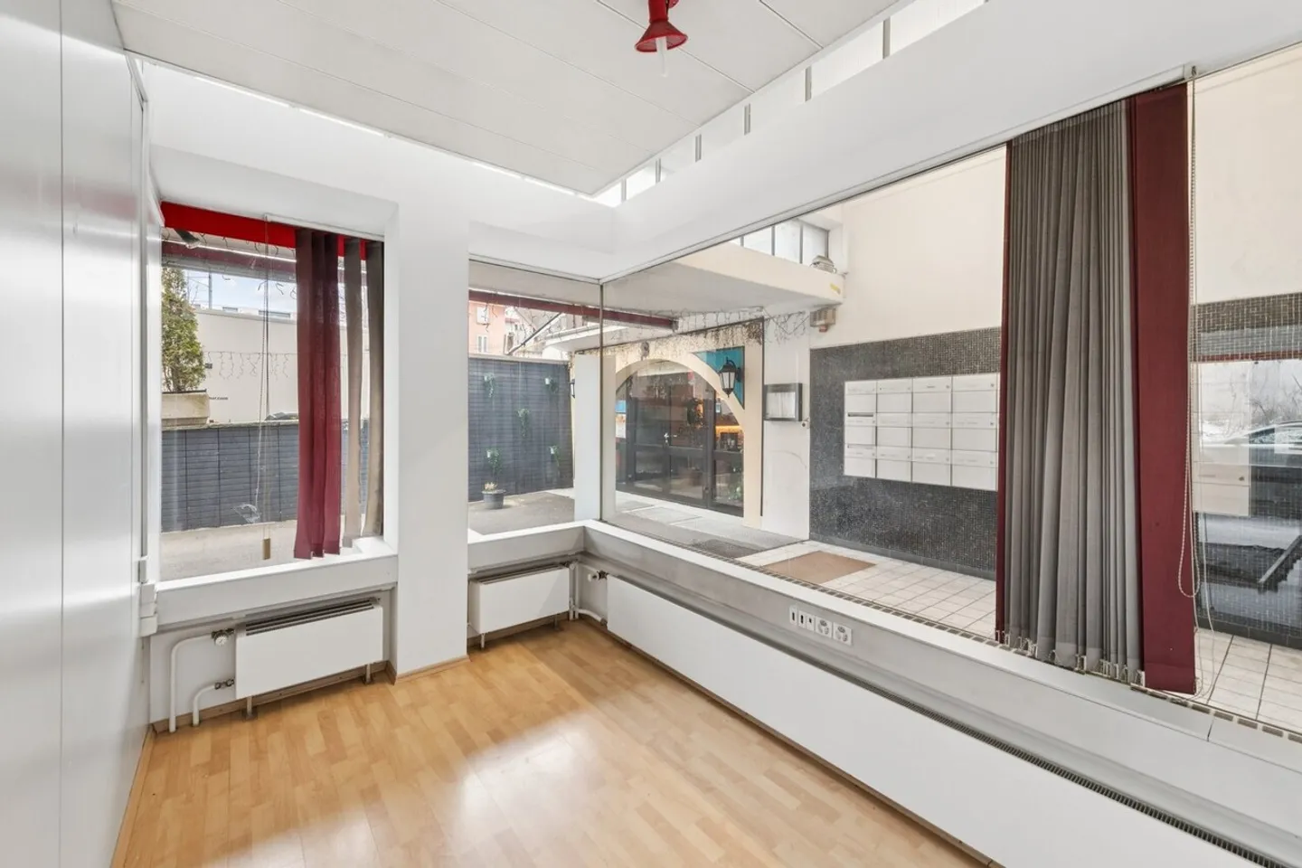 Vielseitige Gewerbefläche in Baden - Foto 6 von 9