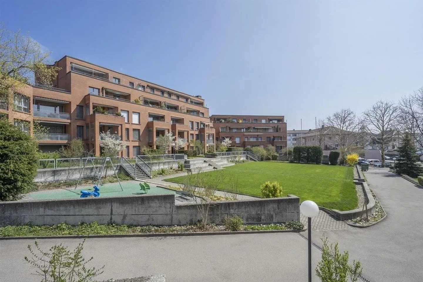 "Ziegelei-Märit": belle et spacieuse appartement de 4.5 pièces au 3ème étage - Photo 2 sur 11