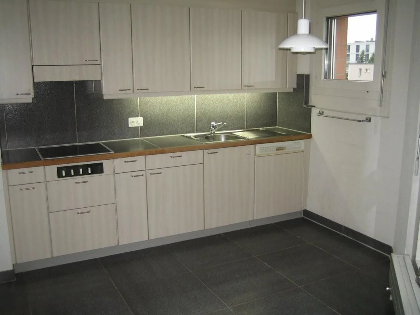 "Ziegelei-Märit": belle et spacieuse appartement de 4.5 pièces au 3ème étage - Photo 4 sur 11