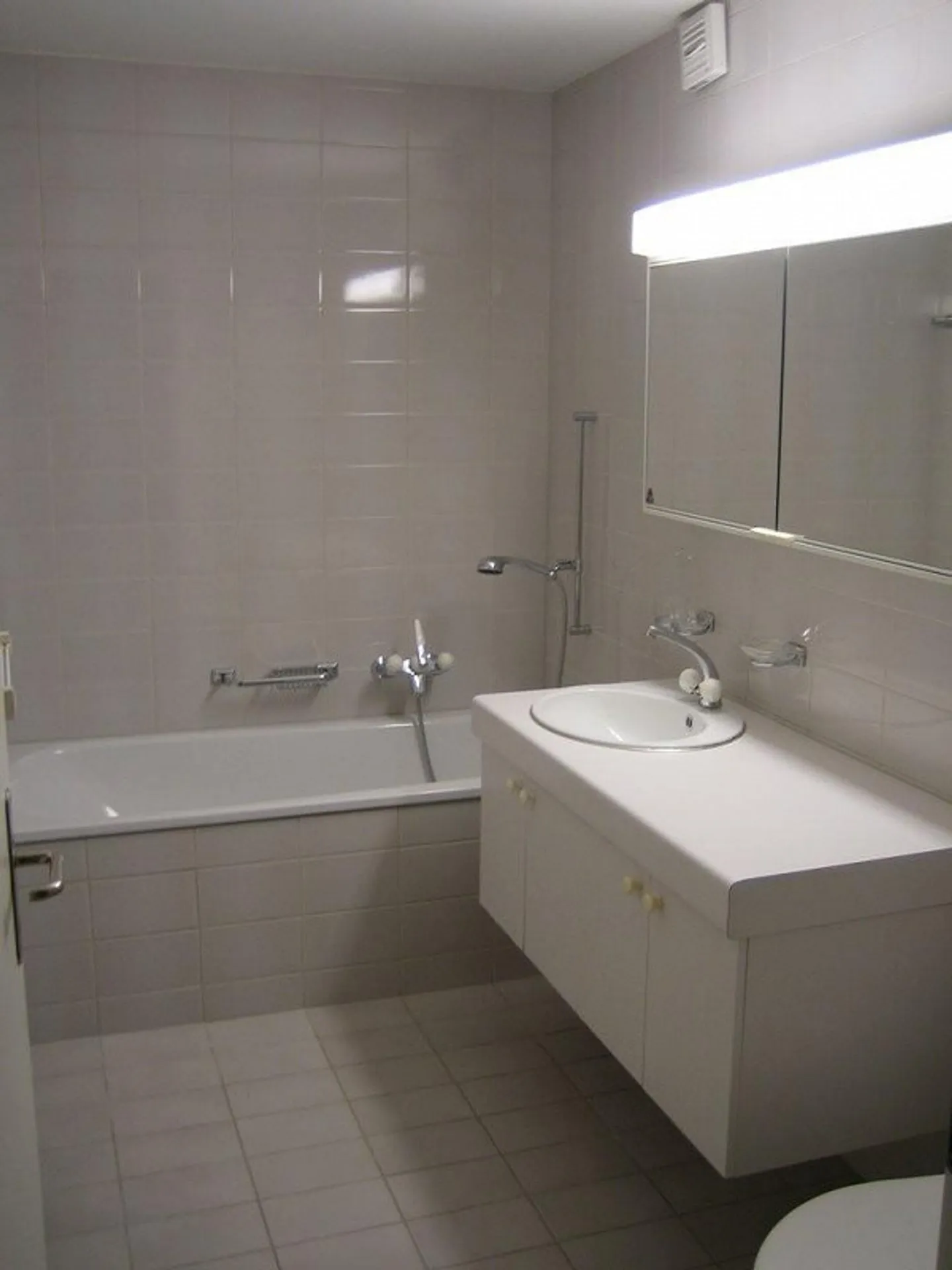 "Ziegelei-Märit": belle et spacieuse appartement de 4.5 pièces au 3ème étage - Photo 10 sur 11