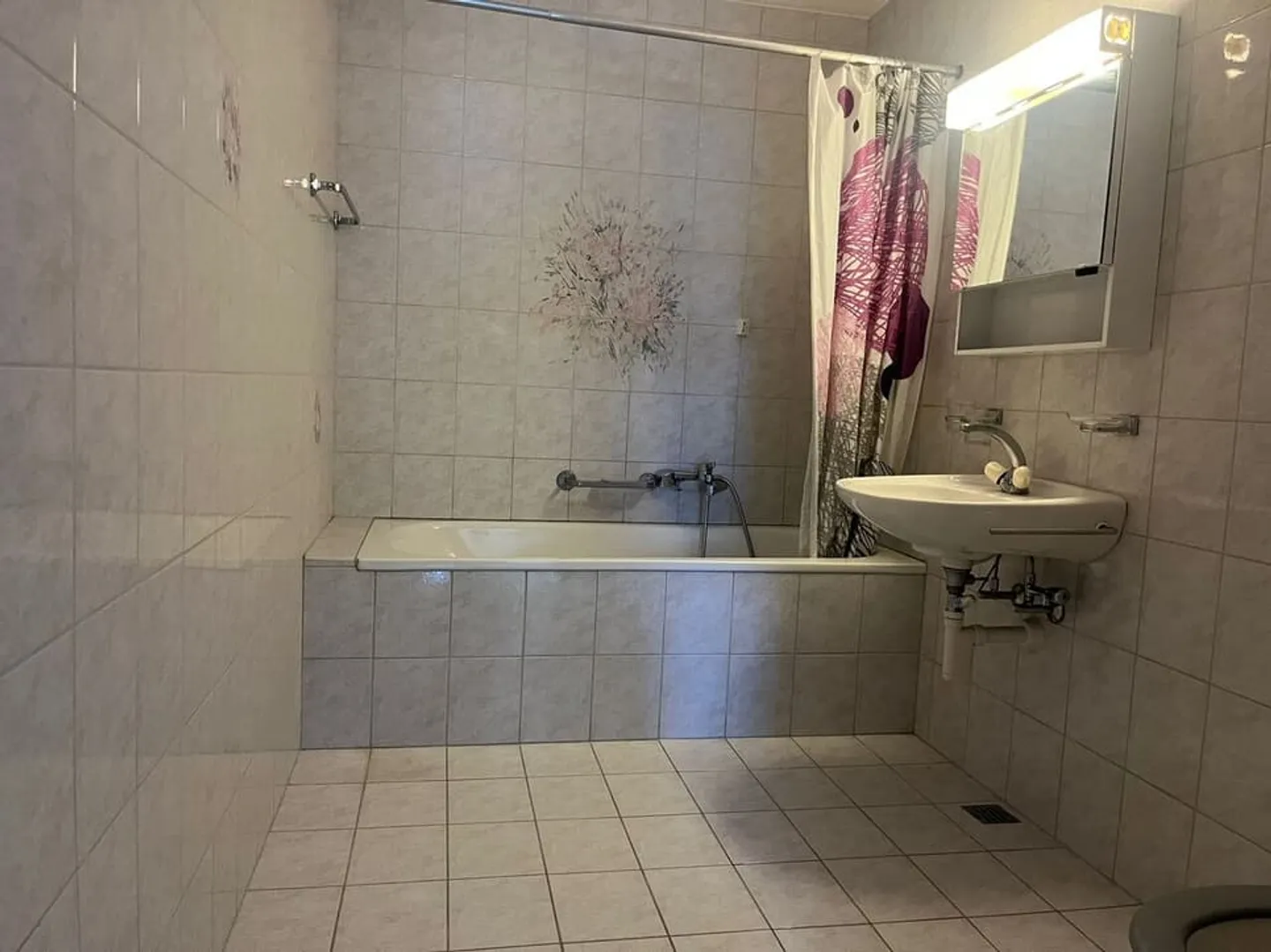 COURTEPIN 2.5 ROOMS OF 61.4M², COVERED BALCONY, UNDERGROUND PARKING, CELLAR - Photo 6 of 8
