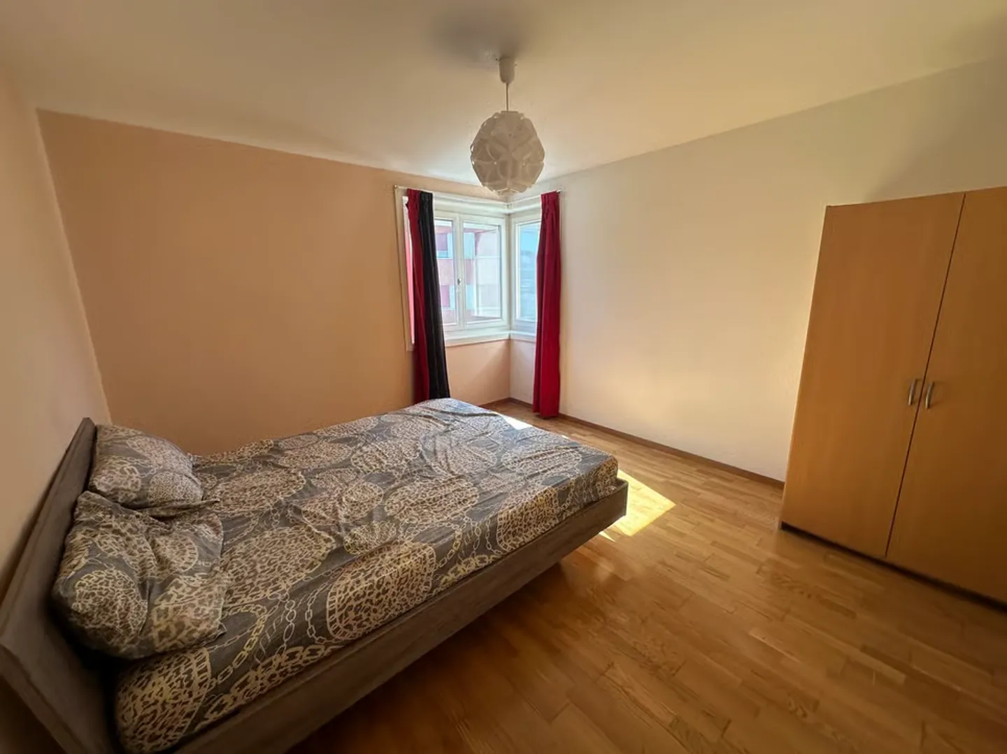 COURTEPIN 2.5 ROOMS OF 61.4M², COVERED BALCONY, UNDERGROUND PARKING, CELLAR - Photo 7 of 8