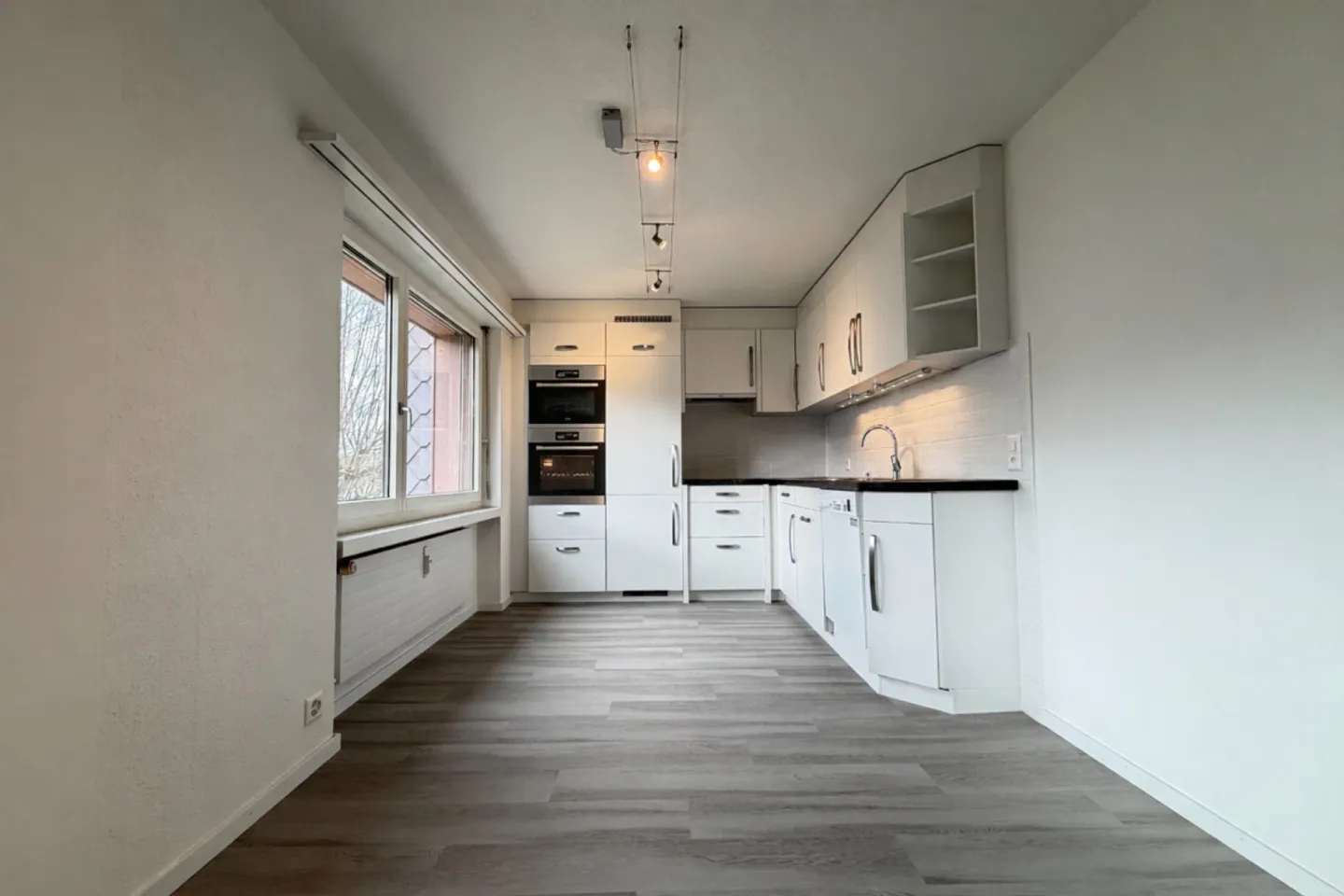 FELICITÀ FAMILIARE CON AMPIO SPAZIO E UFFICIO - Foto 2 di 13