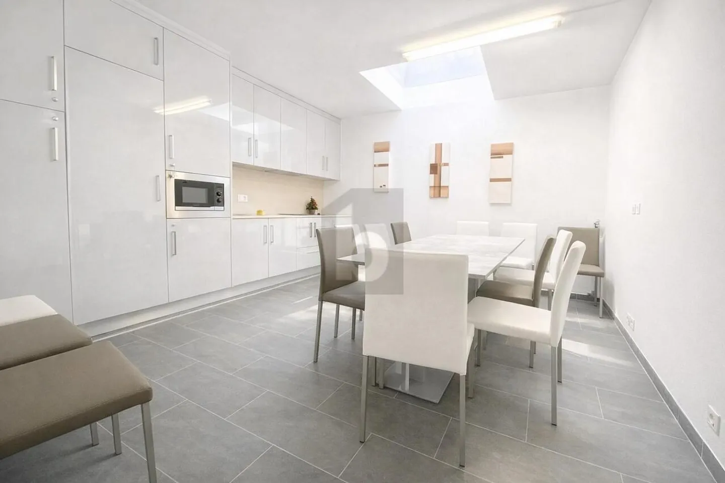 MODERN AND BRIGHT IN AVOUILLONS - Photo 4 of 5