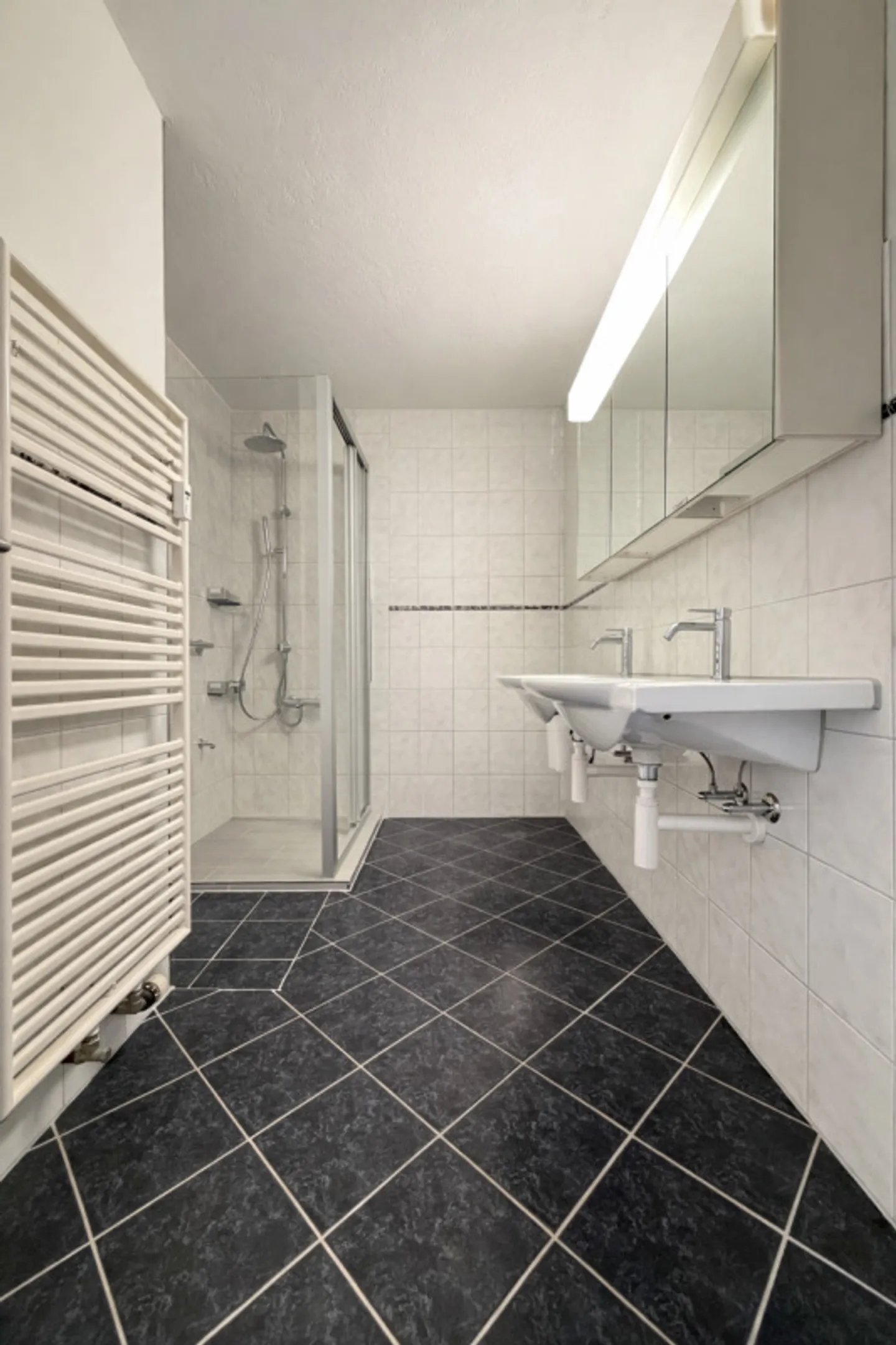 FELICITÀ FAMILIARE CON AMPIO SPAZIO E UFFICIO - Foto 12 di 13