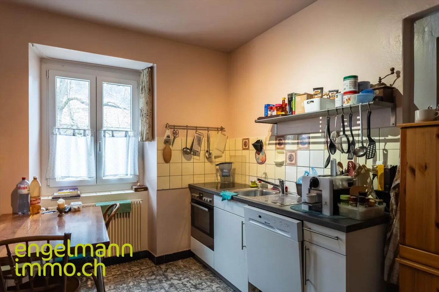 Village house with 6.5-room apartment, shop and annexes - Photo 8 of 13