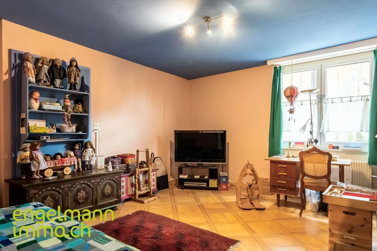 Village house with 6.5-room apartment, shop and annexes - Photo 10 of 13
