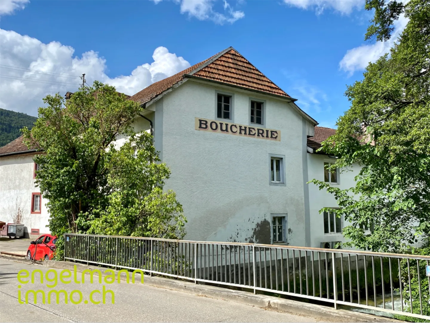 Village house with 6.5-room apartment, shop and annexes - Photo 3 of 13