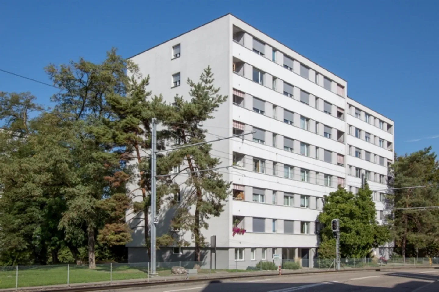 «Autoeinstellplatz in Binningen - Nähe Gorenmat» - Foto 2 von 2