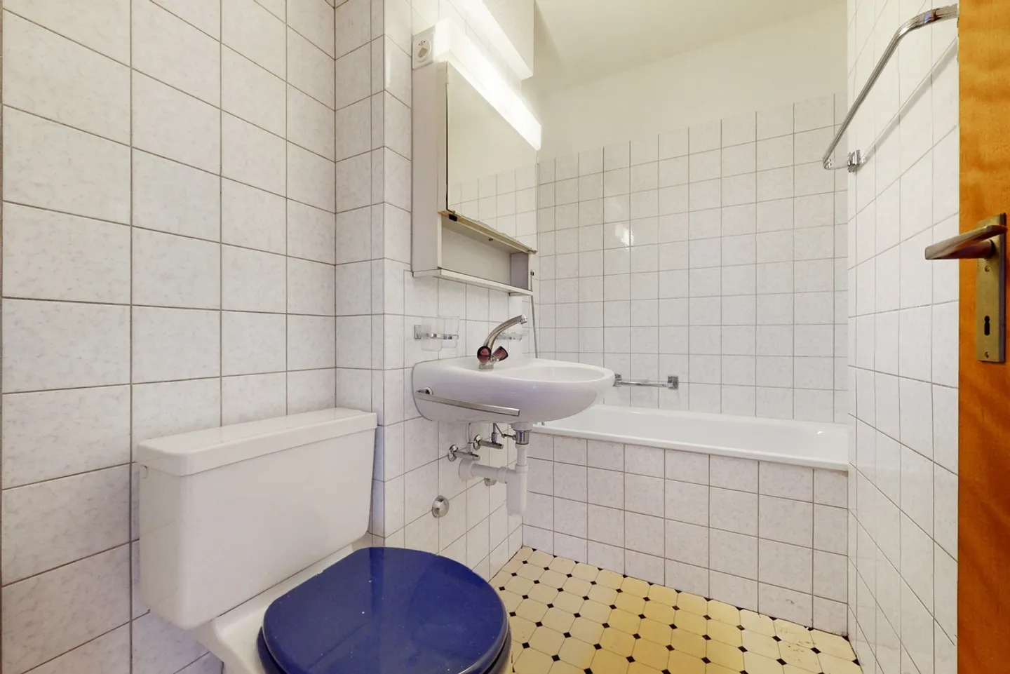 Optimal gelgene Wohnung, near city center - Photo 8 of 8