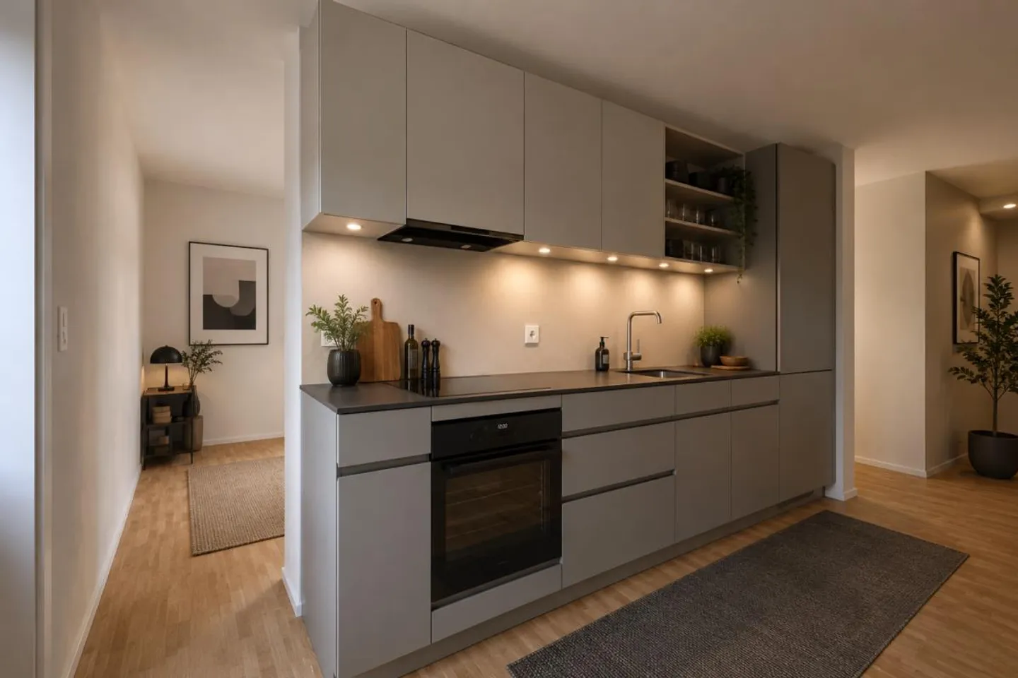 Appartamento di 3,5 stanze appena ristrutturato e pronto per essere abitato in una posizione tranquilla - Foto 3 di 10