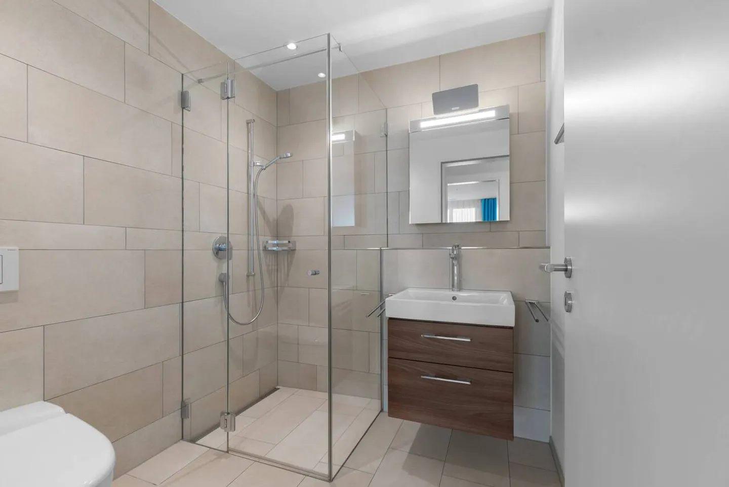 Appartement exclusif de 5½ pièces dans le beau Tuggen SZ - Photo 4 sur 21