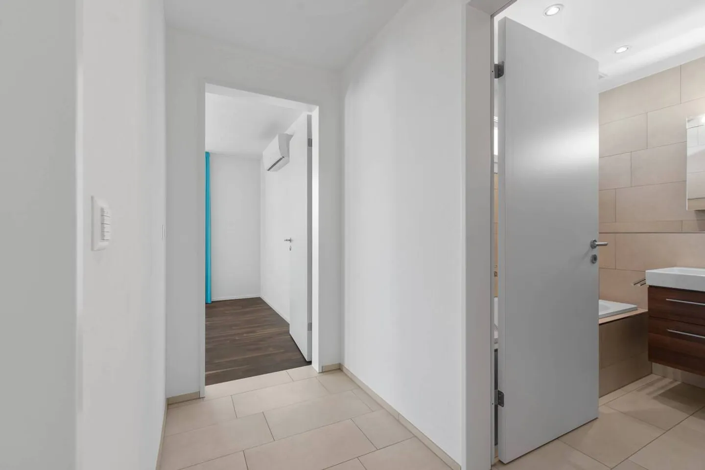 Appartement exclusif de 5½ pièces dans le beau Tuggen SZ - Photo 6 sur 21