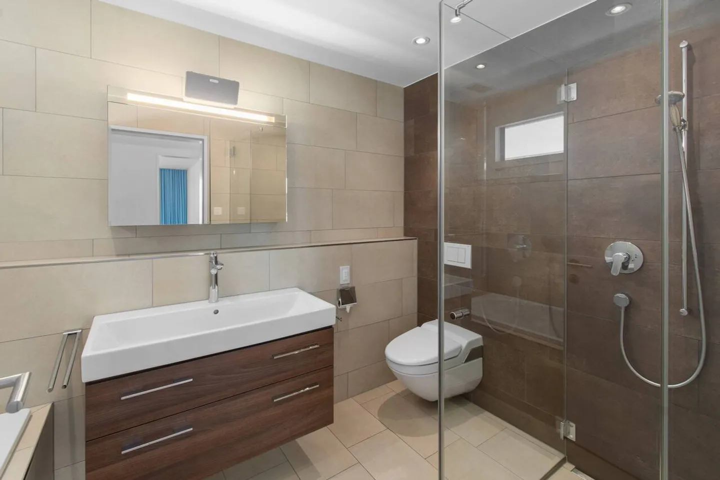 Appartement exclusif de 5½ pièces dans le beau Tuggen SZ - Photo 8 sur 21