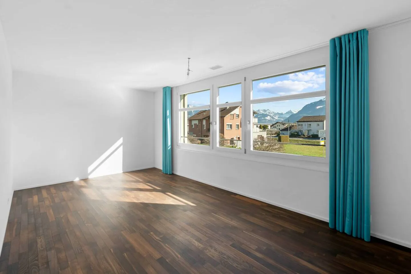 Appartement exclusif de 5½ pièces dans le beau Tuggen SZ - Photo 9 sur 21