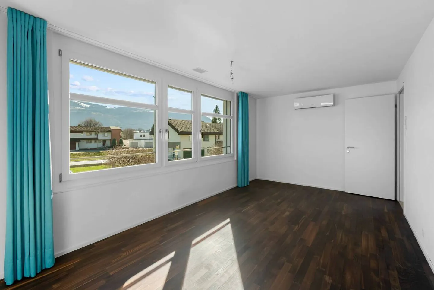 Appartement exclusif de 5½ pièces dans le beau Tuggen SZ - Photo 10 sur 21