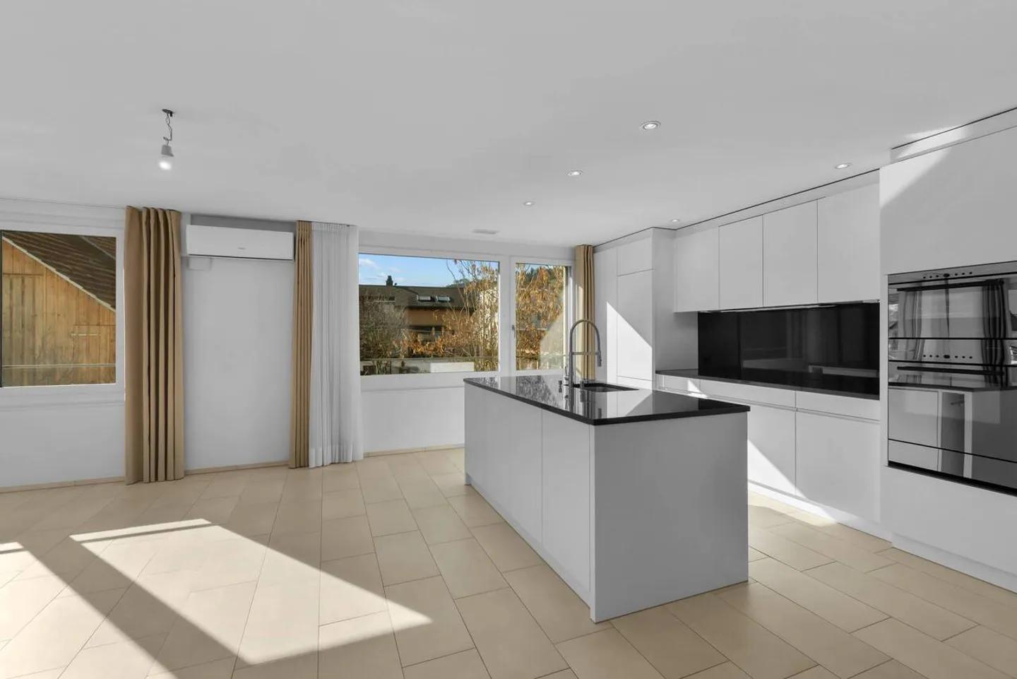 Appartement exclusif de 5½ pièces dans le beau Tuggen SZ - Photo 12 sur 21