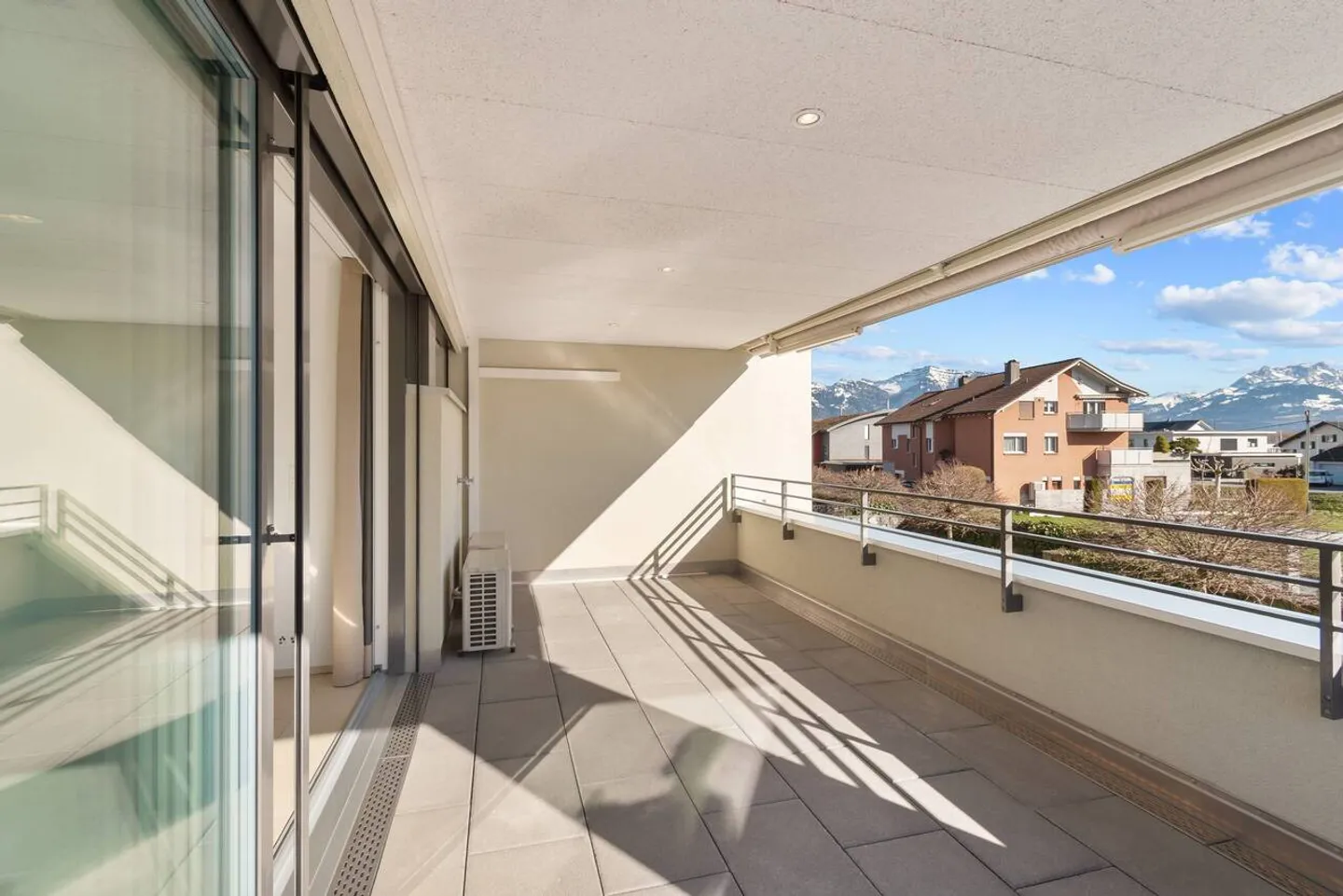 Appartement exclusif de 5½ pièces dans le beau Tuggen SZ - Photo 19 sur 21