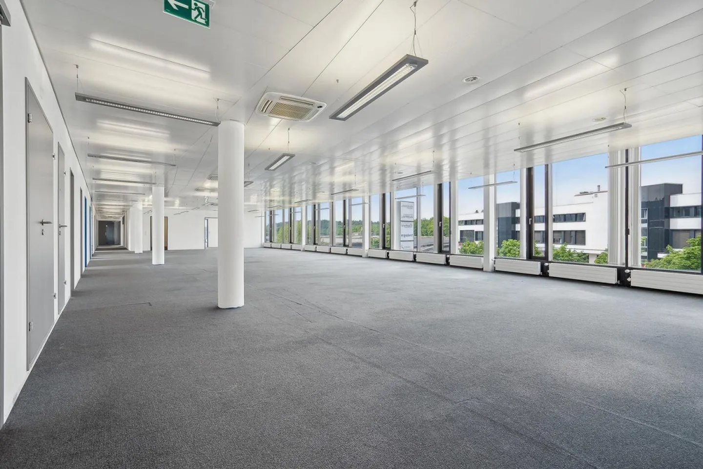 Espace de bureau/commercial représentatif avec vue - Photo 3 sur 13