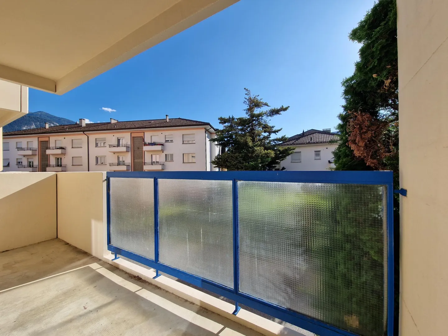 Incantevole appartamento ristrutturato di 4,5 locali con vista, tre balconi e posto auto - Foto 11 di 14