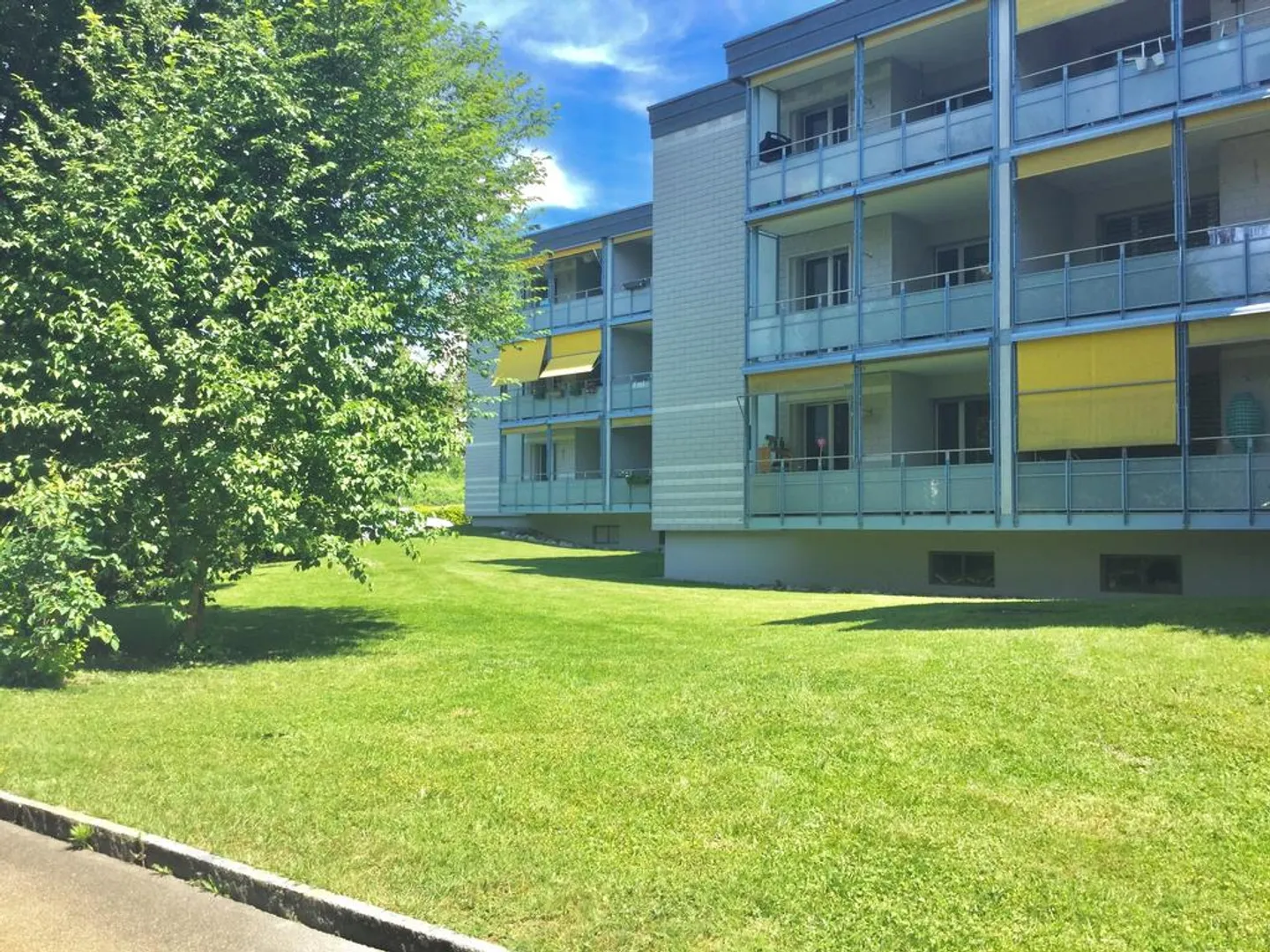 Living directly next to the Glatt... - Photo 1 of 6