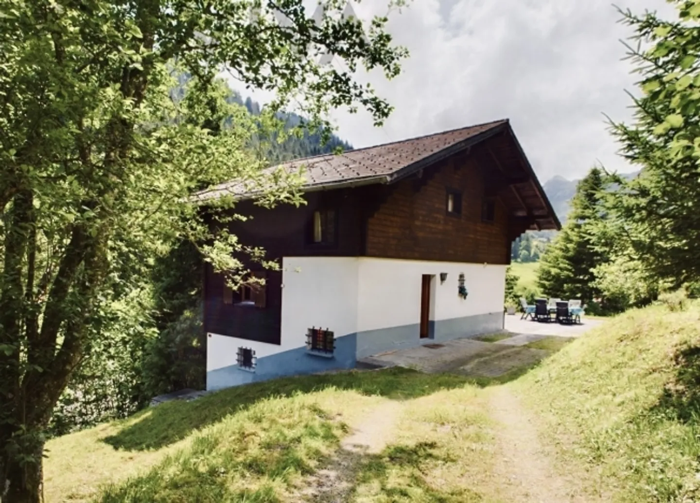 Alpines Wohnglück – Chalet mit Wellness-Oase und Bergblick - Foto 1 von 7