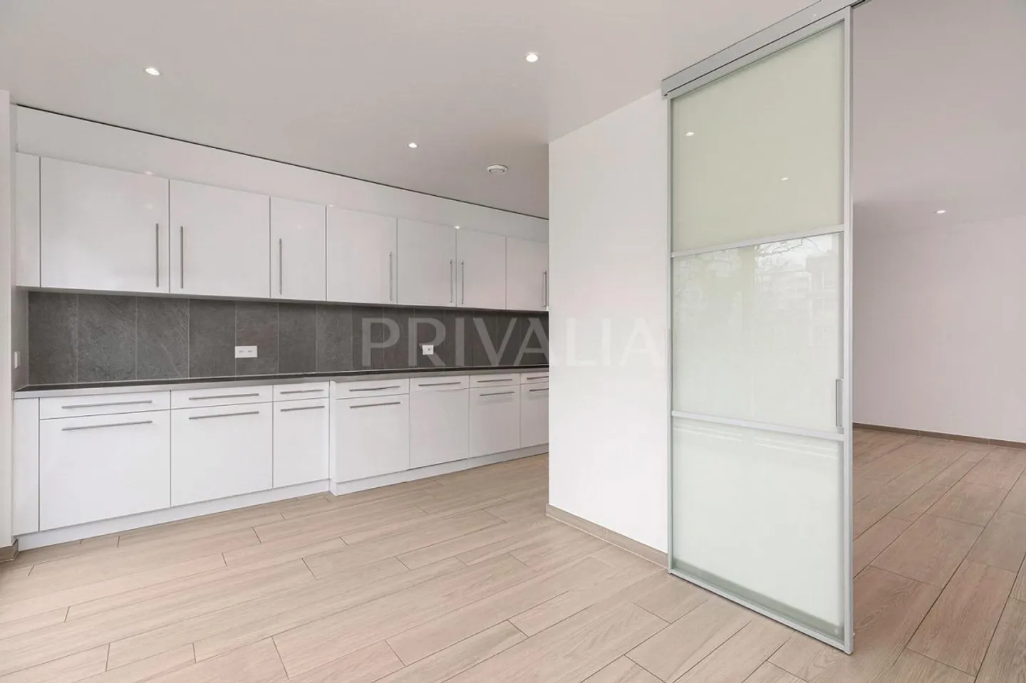 Spacieux appartement contemporain dans un quartier résidentiel à Conches - Photo 3 sur 7