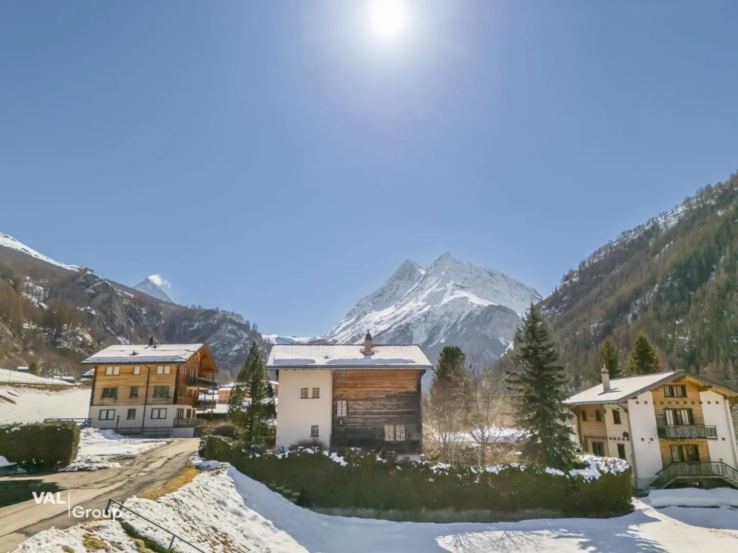 Un 4.5 pièces d'exception avec terrasse & jardin face aux sommets - Foto 5 di 9