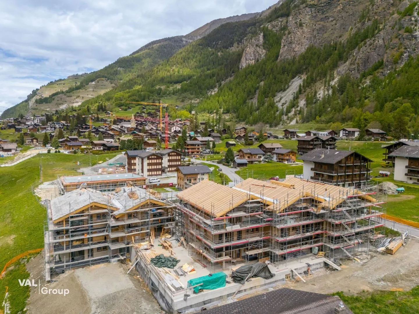 Un 4.5 pièces d'exception avec terrasse & jardin face aux sommets - Foto 6 di 9