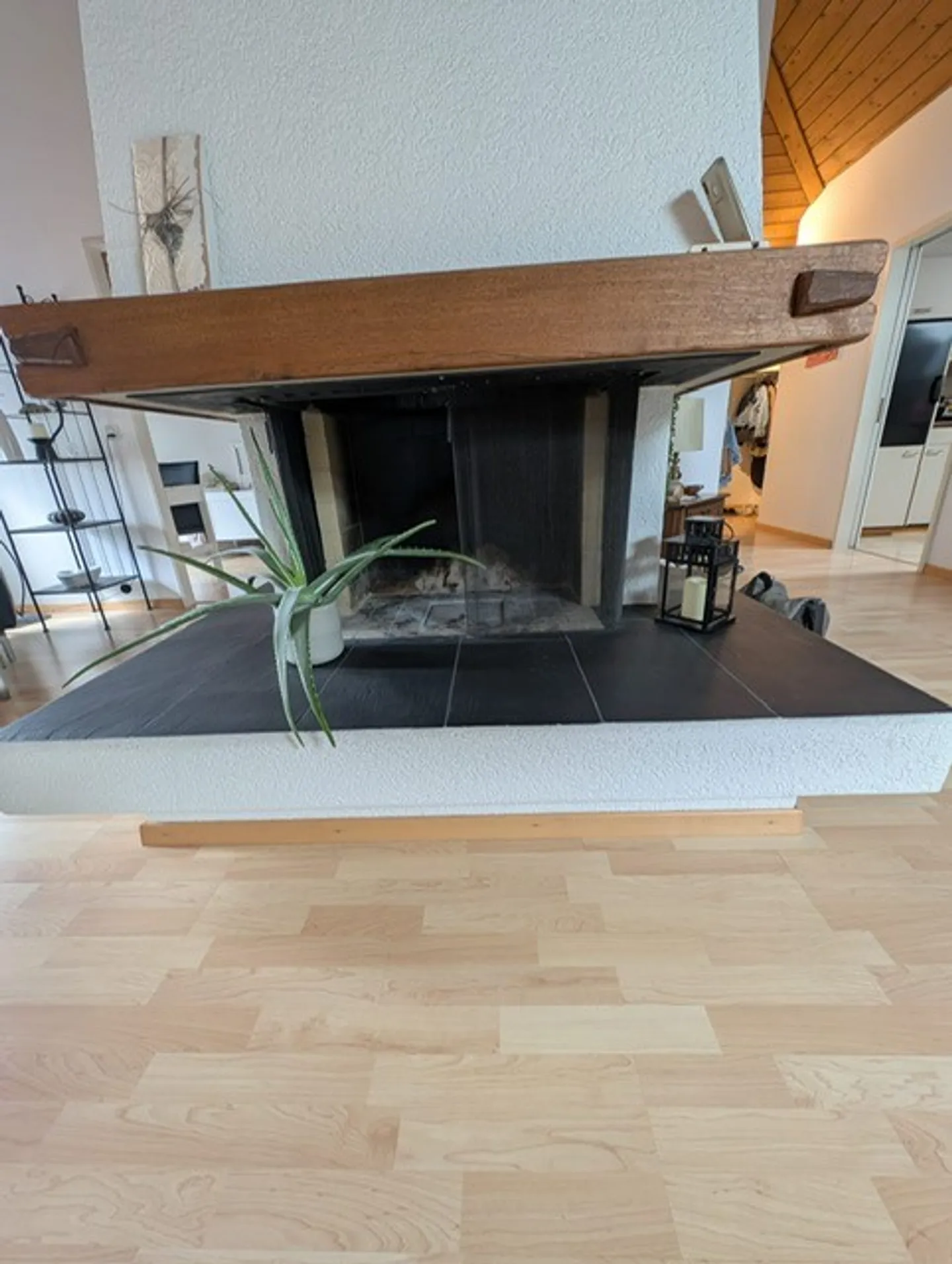 Ampio appartamento mansardato con 2 ripostigli nell'appartamento! - Foto 7 di 8