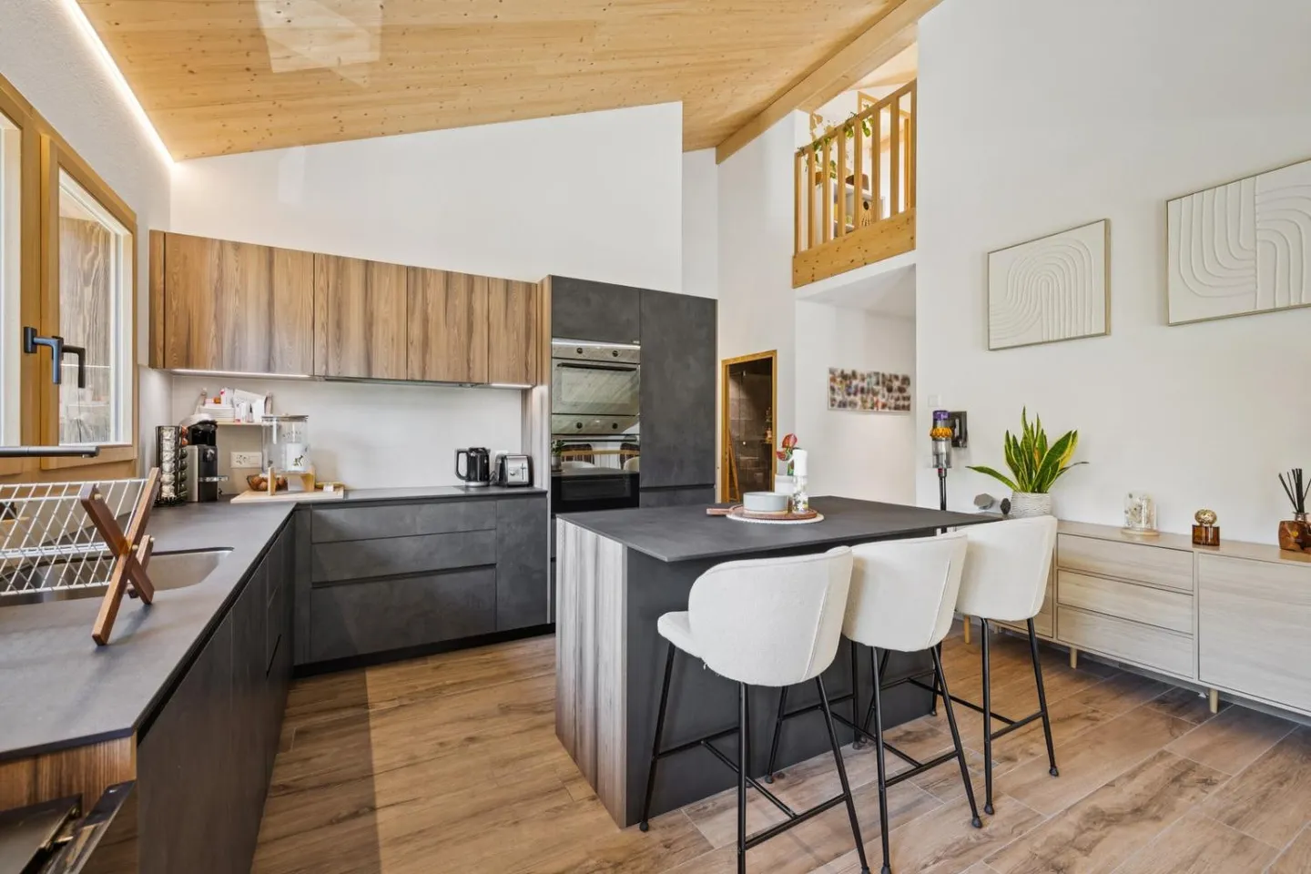 Appartement Triplex Exceptionnel au Cœur de la Vieille Ville de Saillon - Photo 6 sur 13