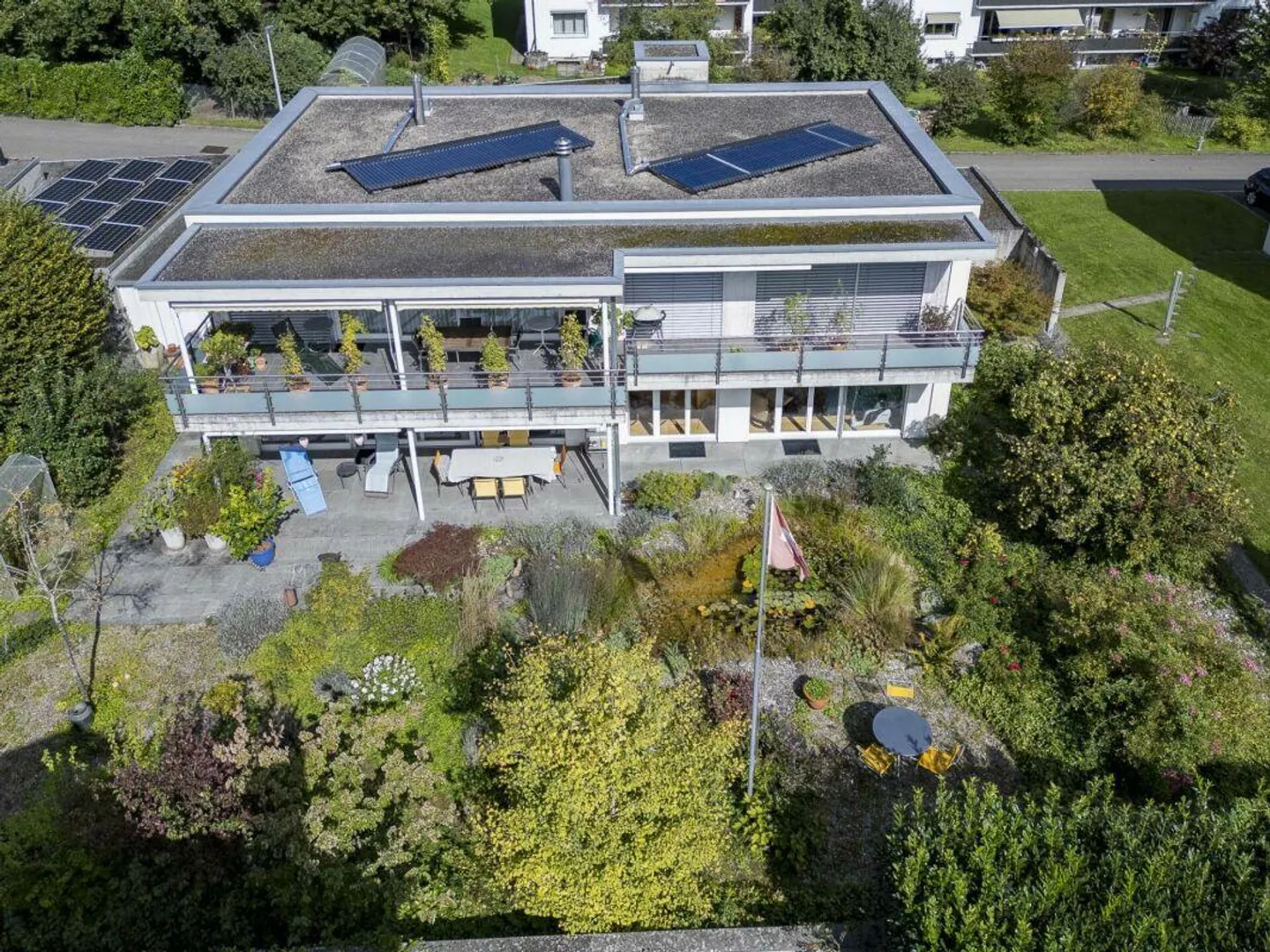 Appartamento giardino di alta qualità con 4,5 stanze in una casa bifamiliare privata - Foto 3 di 16