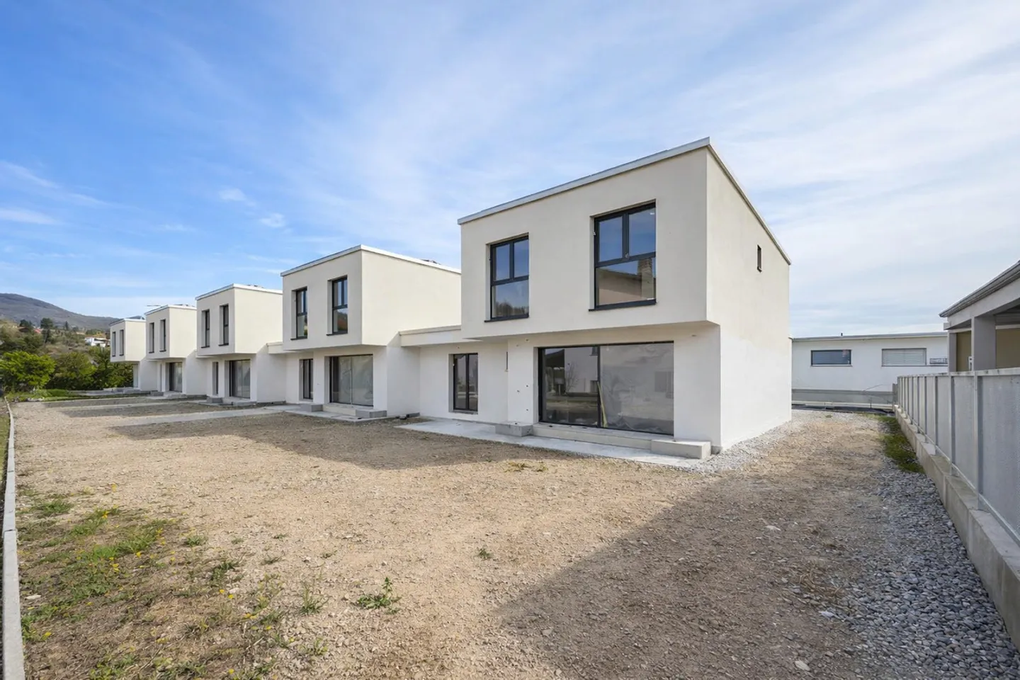New House for the Family in Stabio - Photo 1 of 6