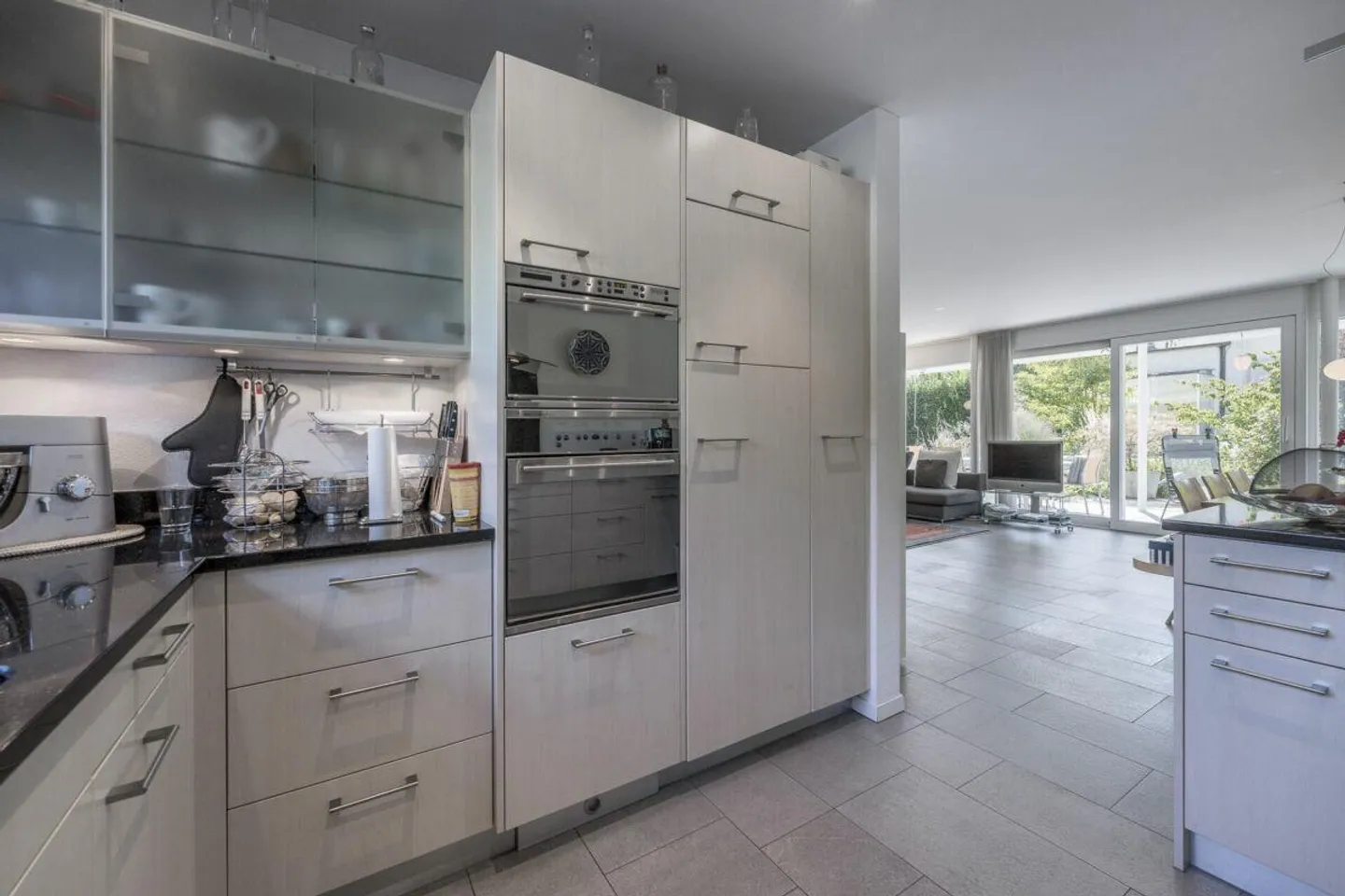 Appartamento giardino di alta qualità con 4,5 stanze in una casa bifamiliare privata - Foto 5 di 16